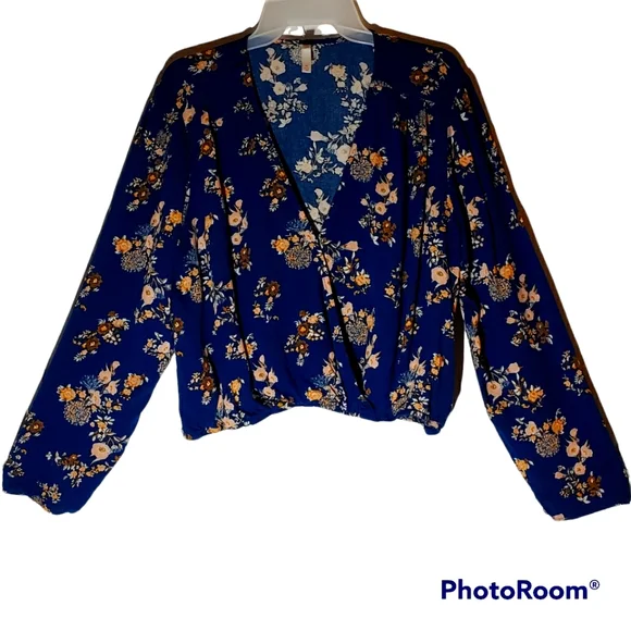 Xhilaration size X beautiful floral crop top. 501 - Picture 1 of 5